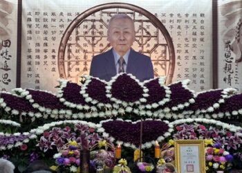 畢生深耕台中文史-盧市長頒贈褒揚狀追念陳炎正先生