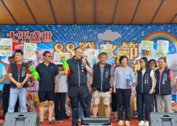 中市太平潑水節親子水戰樂翻天-鄭副市長：打造親子共遊夏日盛典
