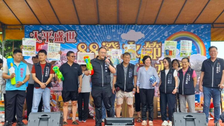 中市太平潑水節親子水戰樂翻天-鄭副市長：打造親子共遊夏日盛典