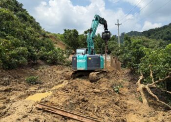 霧峰暗坑巷便道-市府水利局立即調度鋼軌樁進場加速搶通