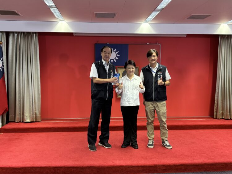 中市開發工程再獲獎！地政局獻獎市府-榮耀歸於全市民