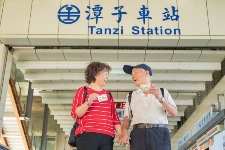 持續照顧長輩-台中敬老愛心卡搭火車貼心升級