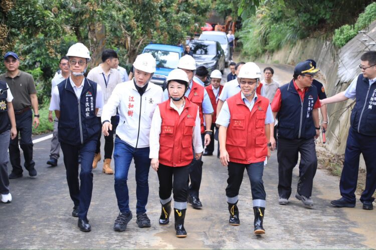 連日豪雨致台中霧峰暗坑巷災損-盧市長親赴關心搶修進度：全力保障市民安全