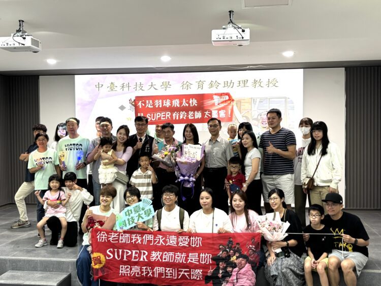 114年中市super教師獎頒獎典禮-教育局長勉勵獲獎教師繼續發光發熱