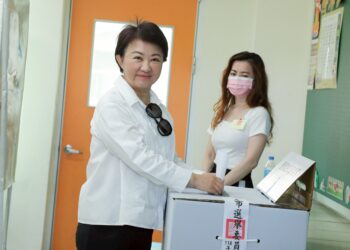 核三重啟公投、台中3選區立委罷免案投票今登場-盧市長赴健行國小投票