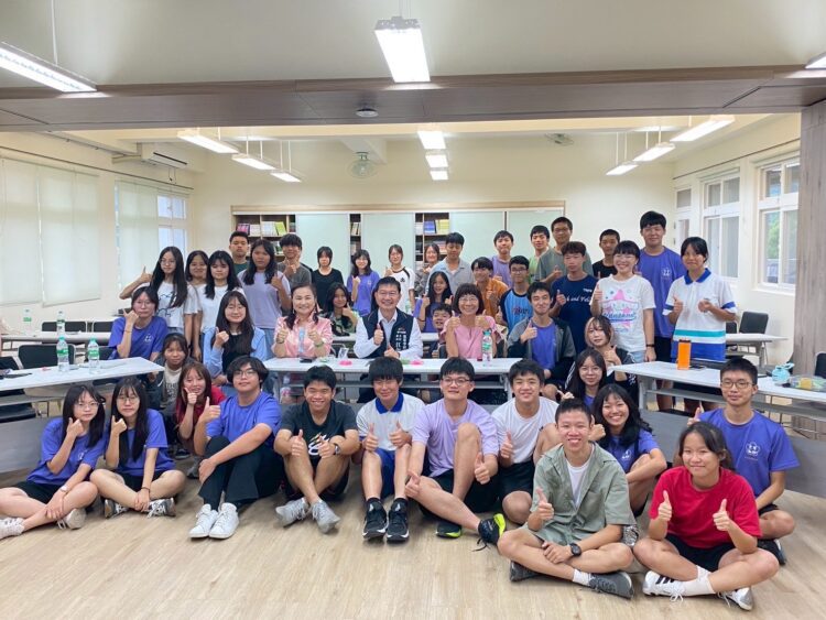 美語說客家、潮舞展創意！中市客委會表揚「台中市各高中客家采風教育服務工作坊」成員