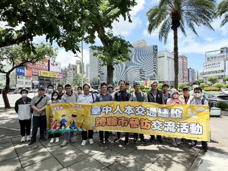 行人與校園路網安全升級!-中市交通局參訪高雄、台南交流人本交通建設