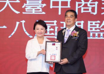 大台中商業總會第28屆理監事授證典禮-盧市長:感謝商業總會為台中經濟貢獻