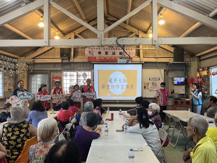 在地志工加入宣講-中市地政局強化鄰里防詐網