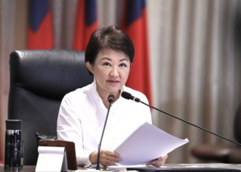 以「台中公園湖心亭」為設計主軸-盧市長宣布：「台中新市旗」出爐！