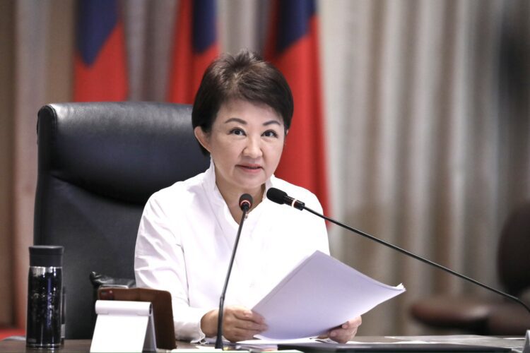 以「台中公園湖心亭」為設計主軸-盧市長宣布：「台中新市旗」出爐！