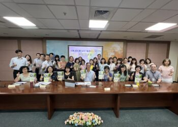 中市地稅局首創手繪×ai漫畫書　趣味防貪指引登場