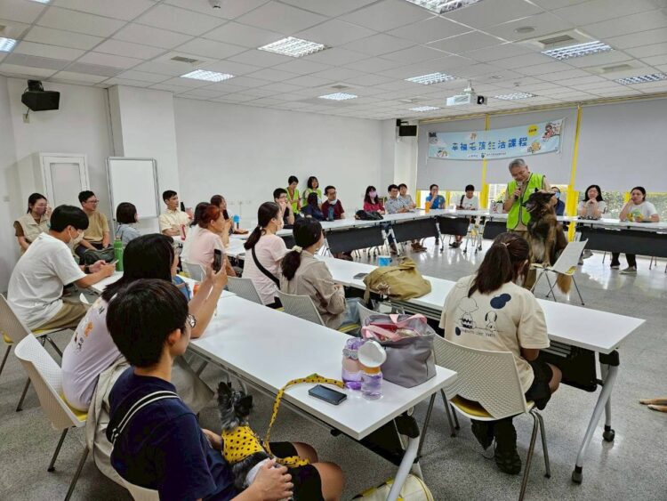一起讀懂毛孩小宇宙！中市動保處辦幸福毛孩生活課程