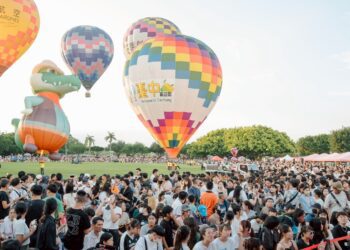 石岡熱氣球人氣爆棚！單日湧入15萬人-民政局長：今年造訪人次將創新高