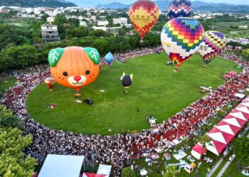 今夏最燃！台中石岡熱氣球3天湧31萬人次-民政局長：打造山城特色品牌