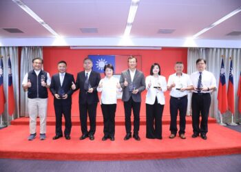 第19屆農金獎台中市轄農會再傳捷報！-盧市長頒獎表揚肯定績效