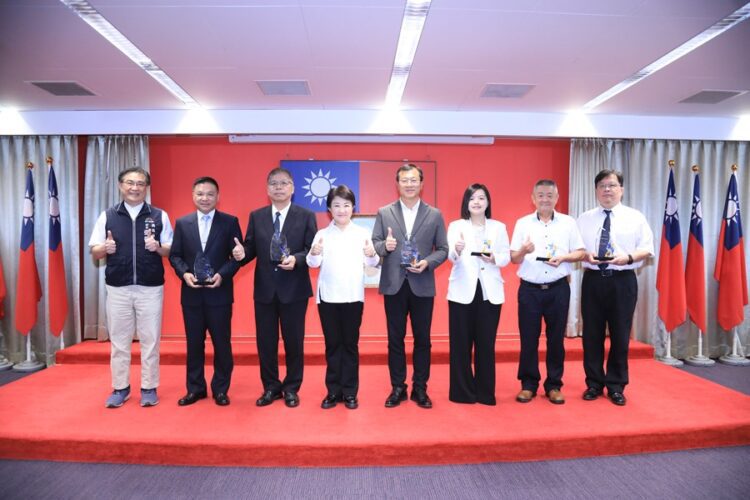 第19屆農金獎台中市轄農會再傳捷報！-盧市長頒獎表揚肯定績效