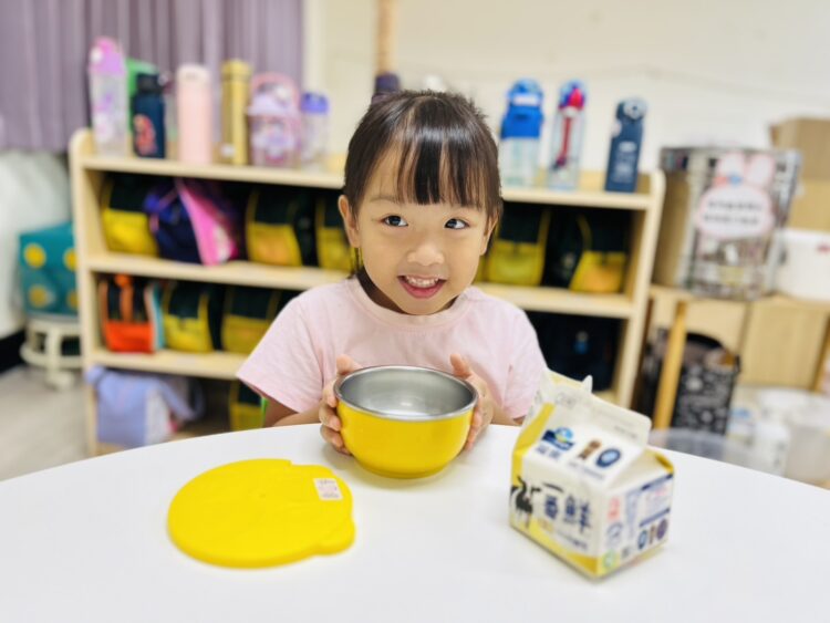 「台中有鈣讚」啟動！-中市府投入2.76億元讓24萬名學童開心喝鮮奶