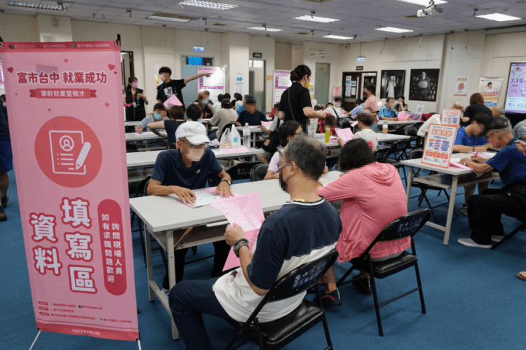 銀髮族重返職場契機！中市勞工局9/17東區樂齡聯合徵才登場