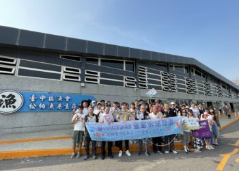 60萬尾魚苗放回大海-中市松柏漁港魚苗放流體驗海洋生態