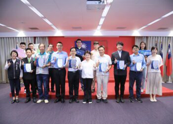 盧市長表揚職業安全衛生優良單位及人員-中市勞工局推動職場安全文化