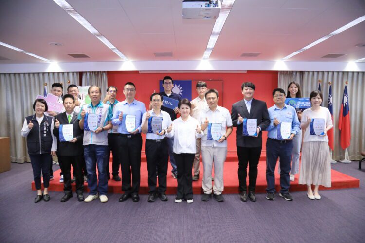 盧市長表揚職業安全衛生優良單位及人員-中市勞工局推動職場安全文化