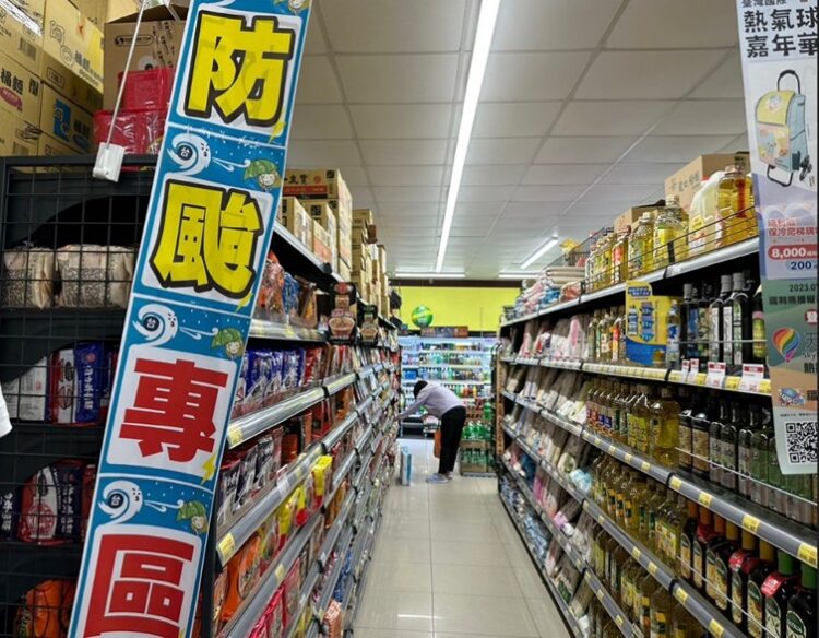 防災一起來!中市消防局深入賣場宣導-強化全民災前應變準備