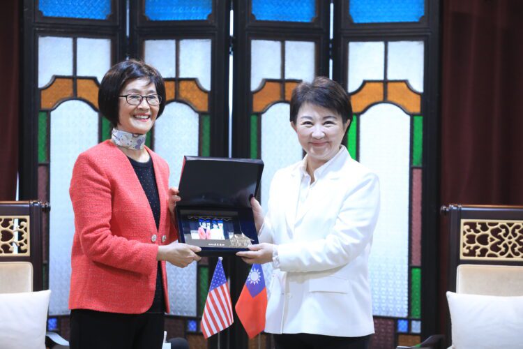 北美洲台灣商會聯合總會訪團拜會台中市府 盧市長:盼共同支持台灣產業