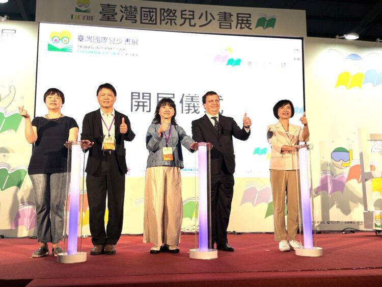 台灣國際兒少書展開幕首日參觀人潮湧現-台中館內互動裝置超吸睛！