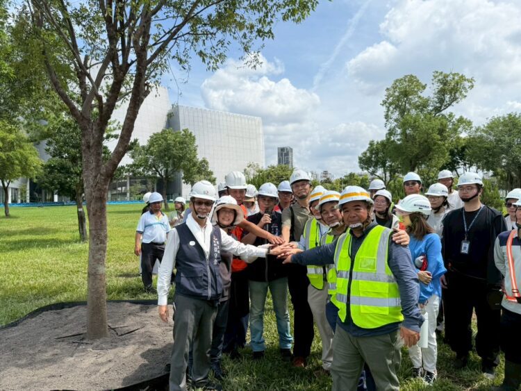 產官學力挺創新！首次導入「空氣盆」-中央公園全樹型示範移種植觀摩獲好評