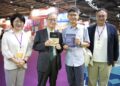 首屆兒少國際書展閉幕倒數！台中文學貢獻獎得主甘耀明驚喜現身-鄭副市長化身書迷購書