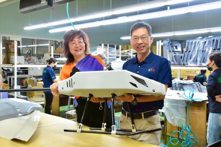 中市隱形冠軍「通琦企業」打進航太國際供應鏈-經發局長肯定超大型模具設計製作能力