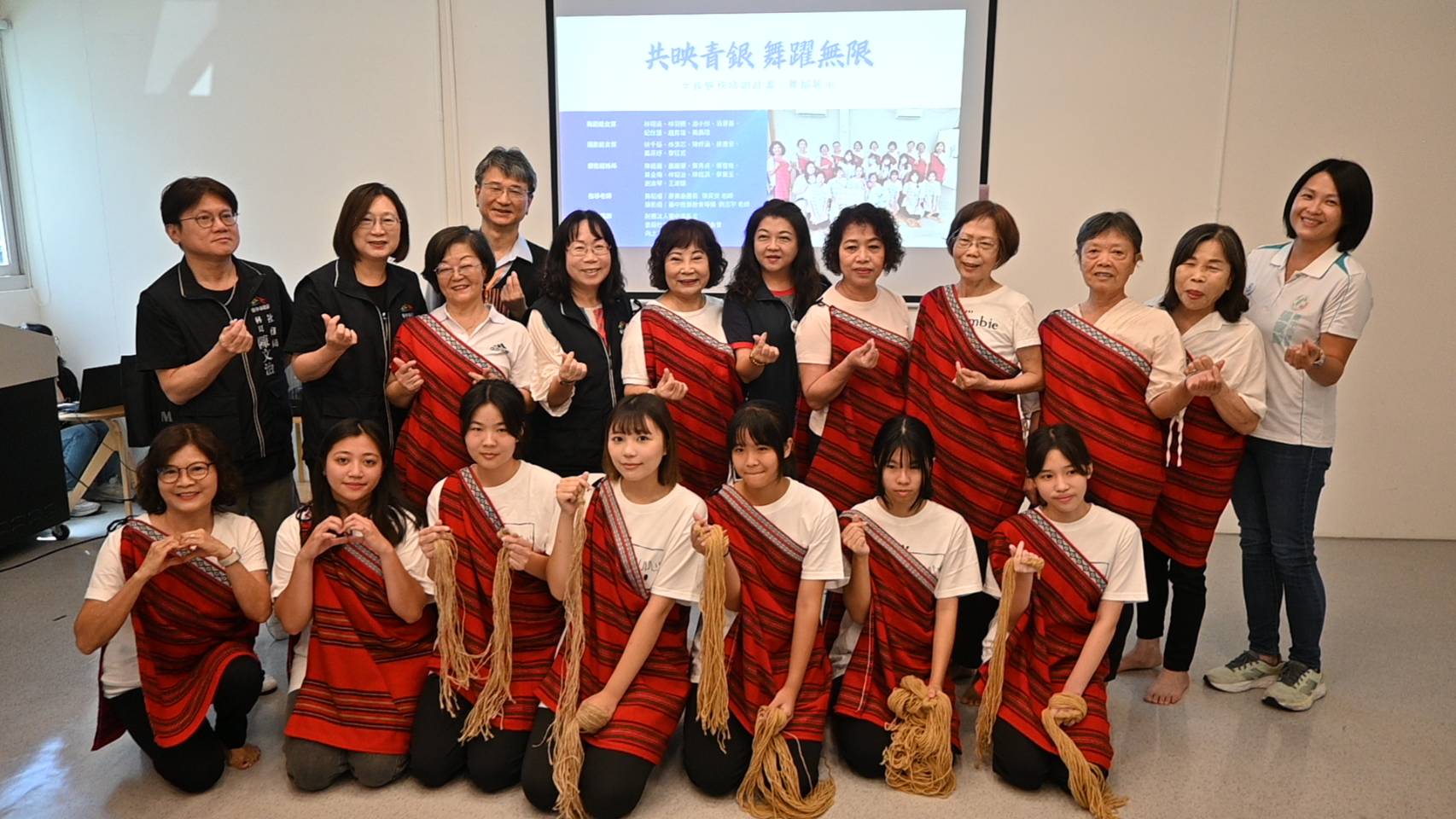 青銀共舞點亮未來-山海屯女孩展現培力成果