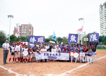 棒球零距離！首屆台港多元無界交流賽　14歲到80歲跨世代齊聚台中拚戰