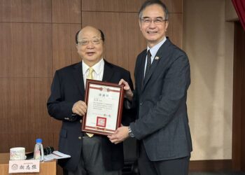 胡志強受邀至嶺東科大演講　勉勵學子務必強化語言能力