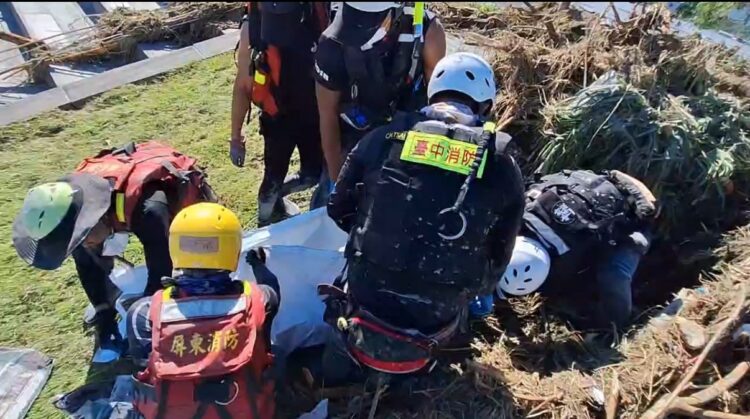 堰塞湖溢流重創花蓮-台中特搜隊連夜救援13人並尋獲罹難者