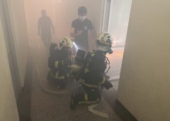 提升消防人員自救能力！中市消防局辦理火場生存訓練