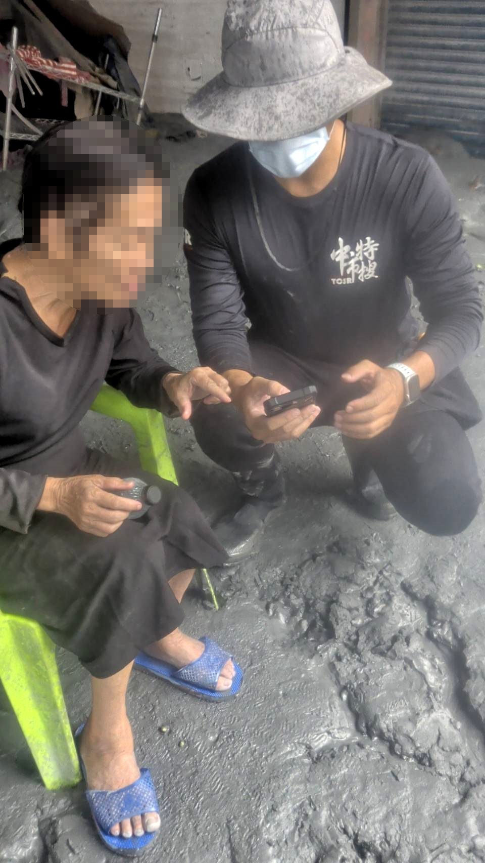 手機被沖走-無法聯繫家人-台中特搜隊成為臨時橋樑