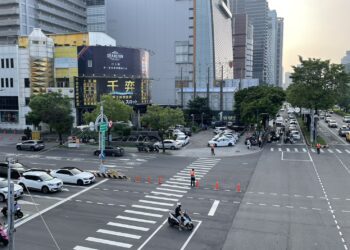 新光三越復業首日-交通大致順暢-市府多管齊下維持秩序