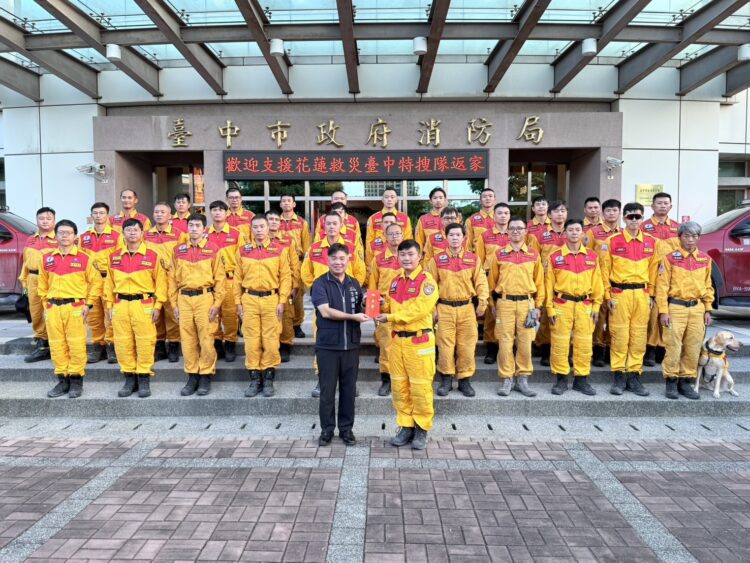 台中特搜隊堅守花蓮到最後一刻-平安返抵台中