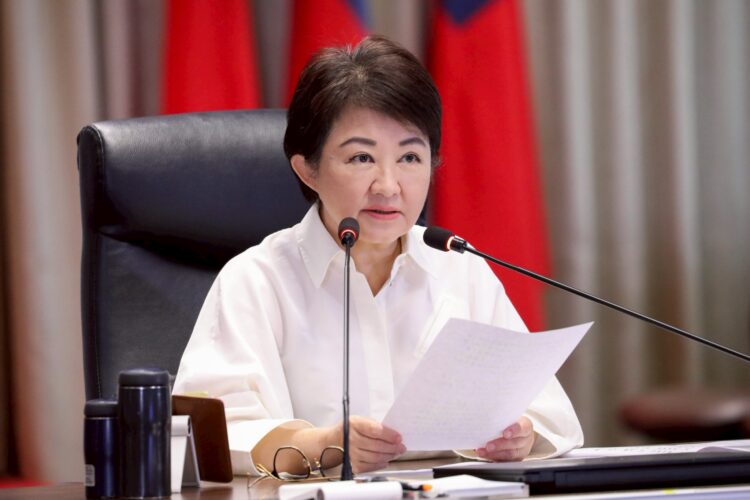中市府汰換課桌椅不浪費！-盧市長宣布：學生家庭、社區機構皆可領取再利用