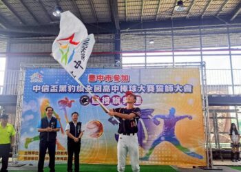 全國黑豹旗高中棒球大賽誓師-中市教育局授旗勉勵選手旗開得勝