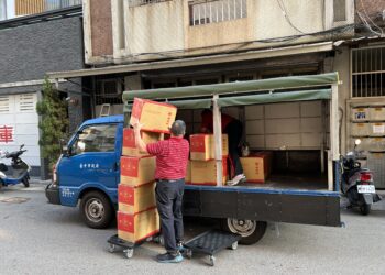 市府專車送達花蓮！台中在地企業嘉味軒捐贈6000片太陽餅獻暖-盧市長致謝讚義舉