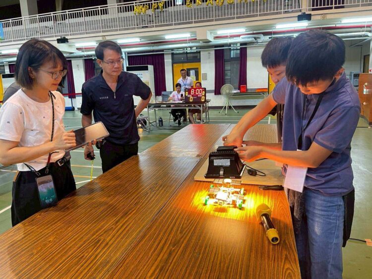 太陽能光芒照亮創意！-中市國小太陽能科學創意玩具競賽登場