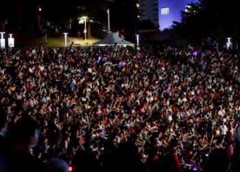 破6萬人次創紀錄!民眾擠爆會場同歡「台中style」國慶-圓滿劇場座無虛席、轉播現場人潮洶湧