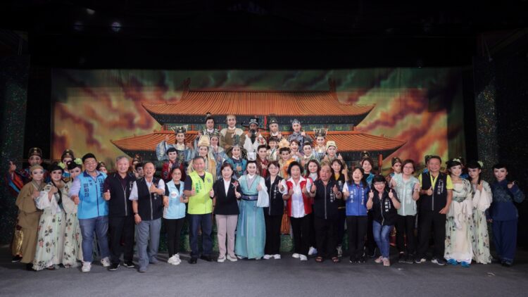 《曹國舅》吸引近5000人共度雙十節！-「台中傳藝巡演」明華園總團大里精彩演出