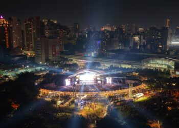 2025搖滾台中熱力落幕-兩日逾18萬人潮-新聞局長：秋日最強音浪在台中！