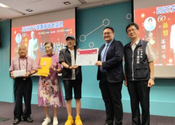 企業贈600張敬老演唱會門票-鄭副市長感謝照顧長輩