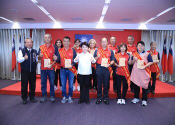 歡慶清潔隊員節！-盧市長表揚中市績優清潔隊員