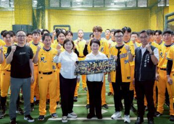 中信兄弟決勝總冠軍-盧市長親赴球場鼓勵邁「象」二連霸